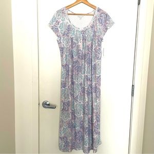 Miss Elaine women's Sz Small Long Nightgown Paisley Print Soft Cotton Blend